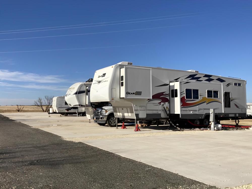Trailers parked at site Tye RV Park
