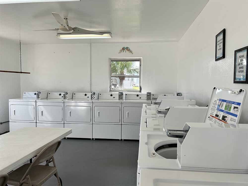 The clean laundry room at LELYNN RV RESORT
