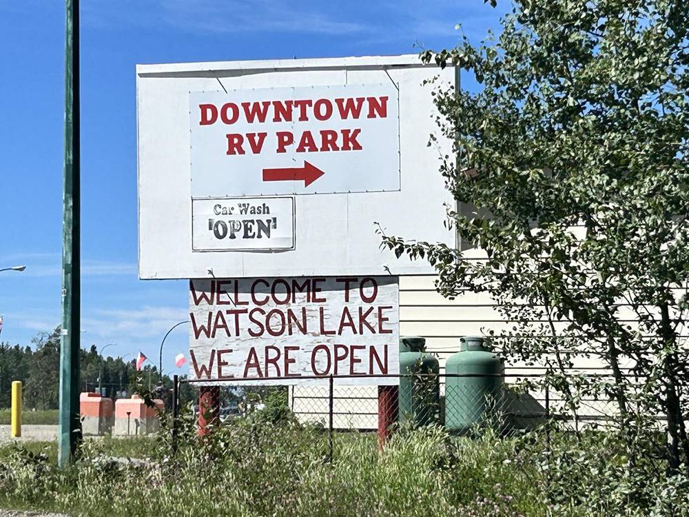 Welcome sign off the road