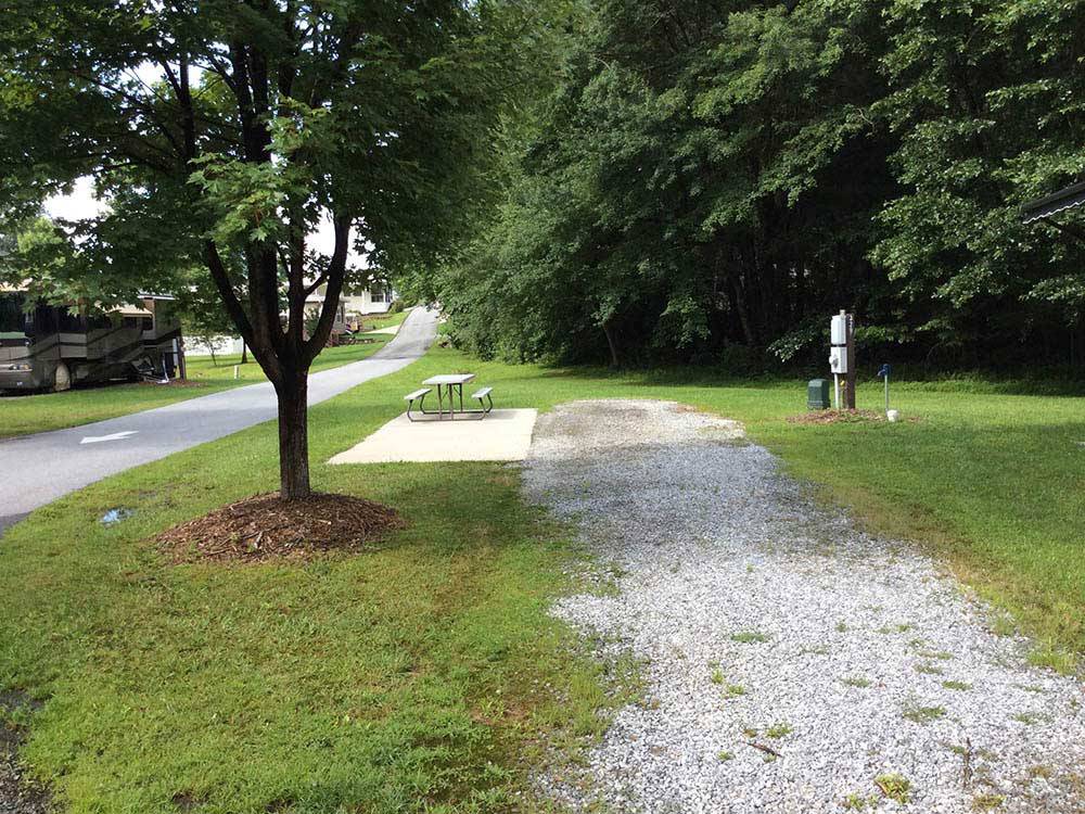 Picnic table and people camping at Lakewood RV Resort