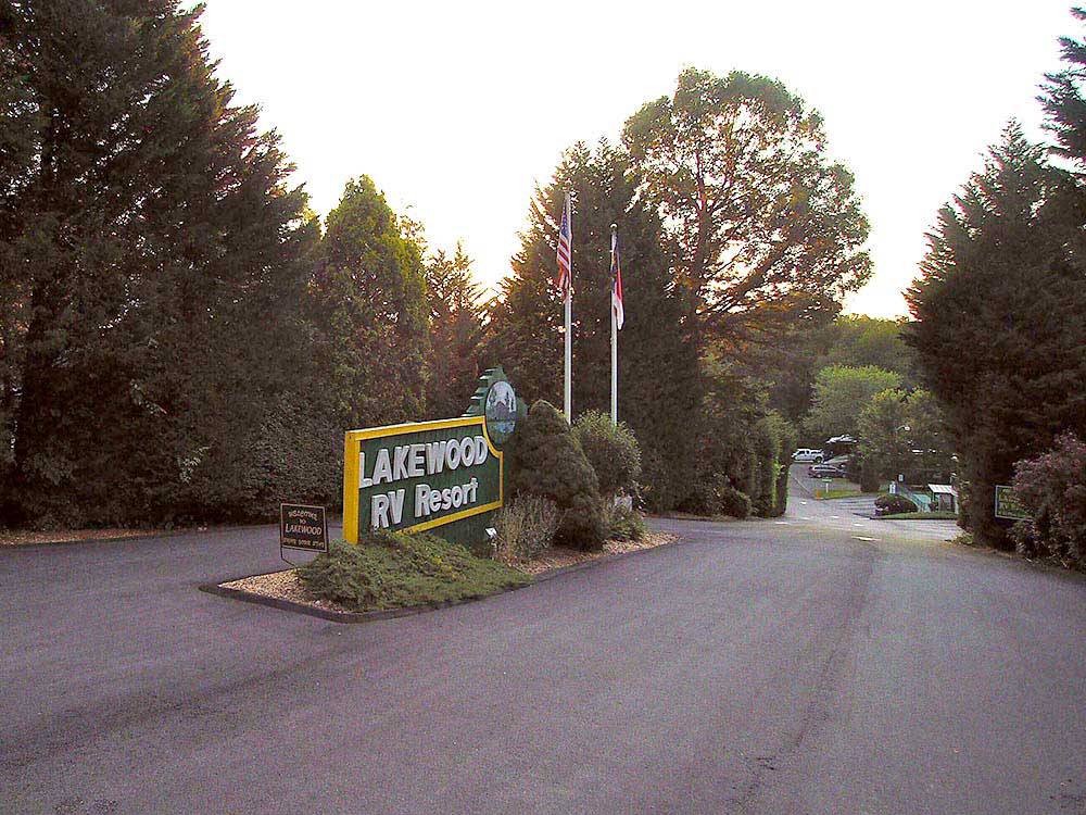 Sign at entrance to RV park at Lakewood RV Resort