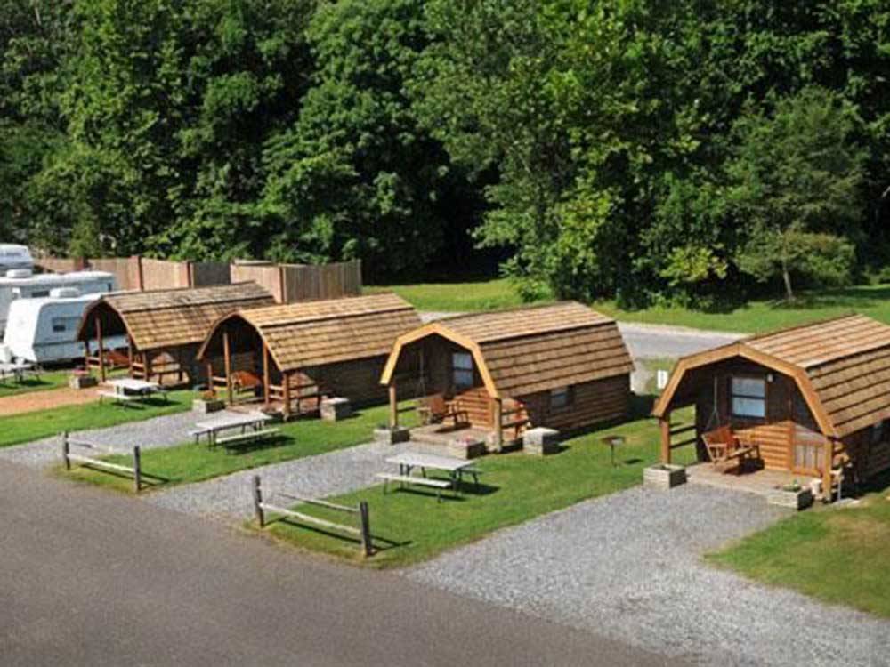 Row of cabins for guests at MEMPHIS GRACELAND RV PARK & CAMPGROUND