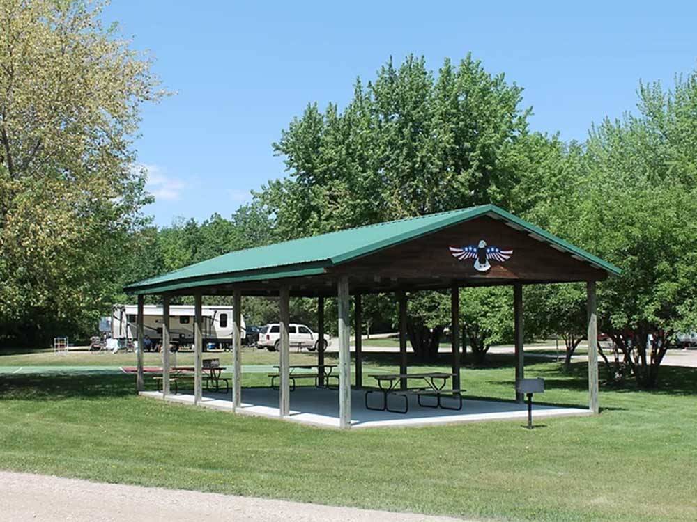 Picnic area covered by canopy at ST CLOUD CAMPGROUND & RV PARK
