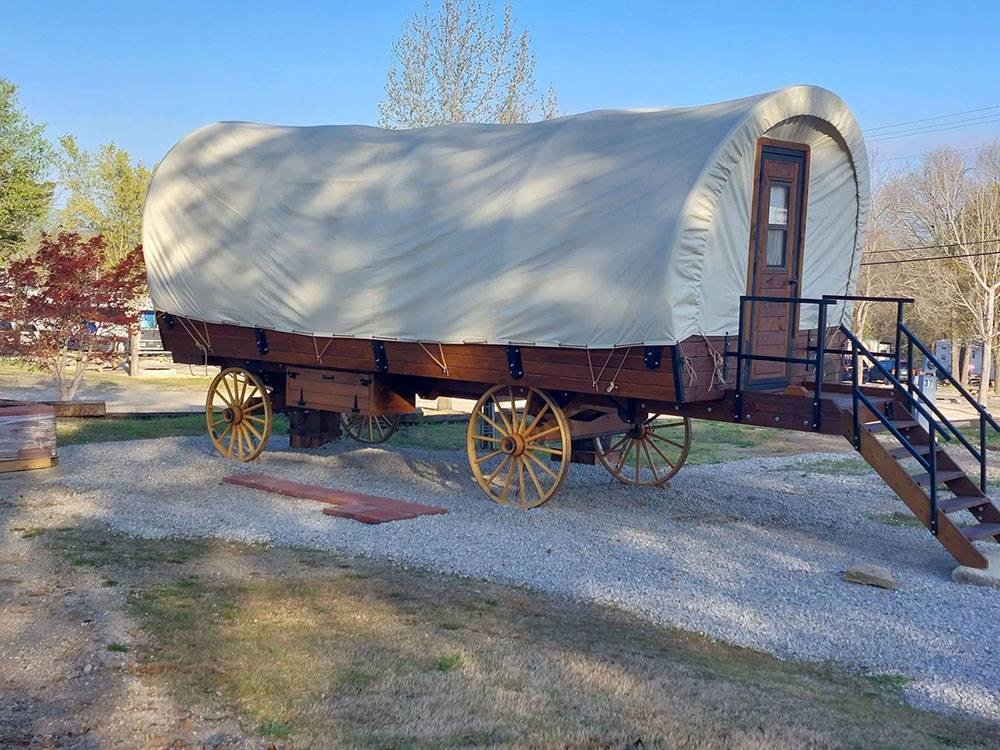 A covered wagon