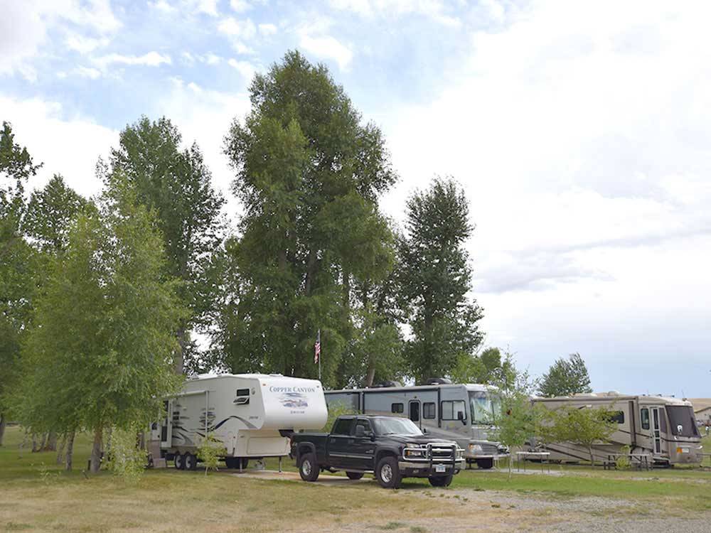 Trailers and RV camping at RIVERFRONT RV PARK