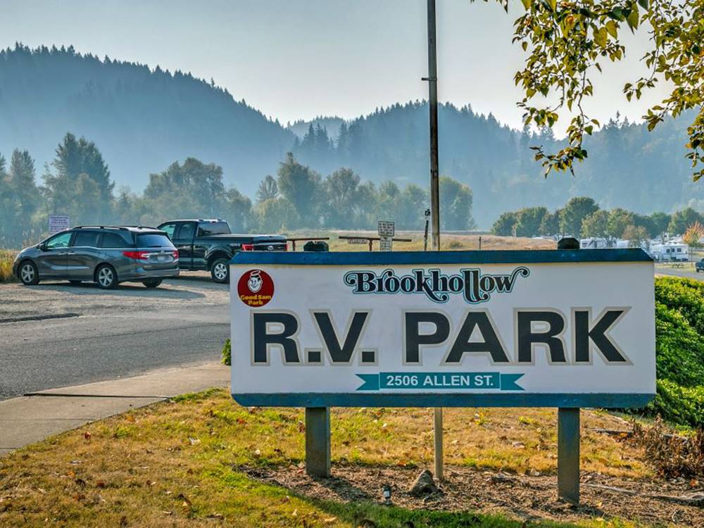 The front entrance sign at BROOKHOLLOW RV PARK