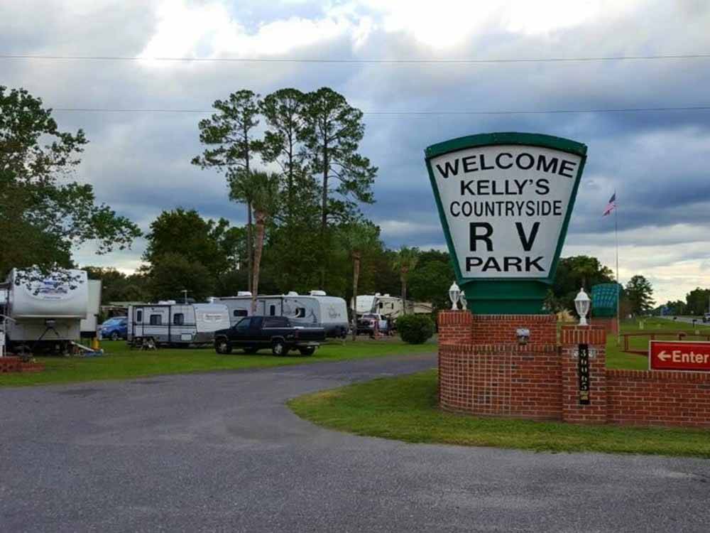 Welcome sign with park info at KELLY'S COUNTRYSIDE RV PARK