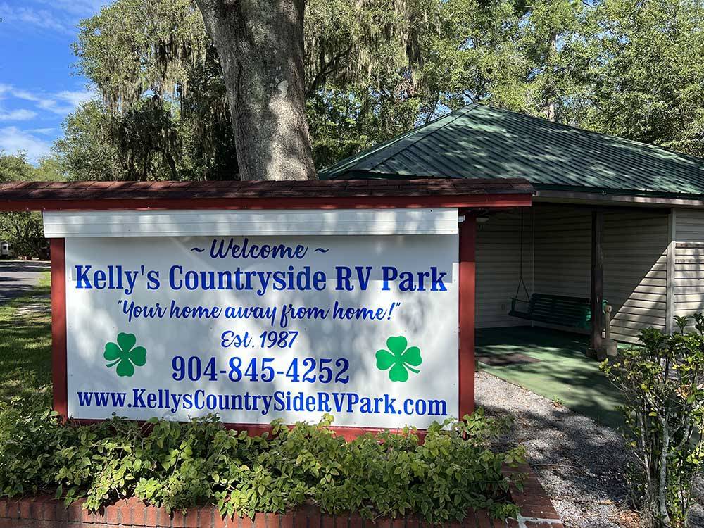 Welcome sign with park info at KELLY'S COUNTRYSIDE RV PARK