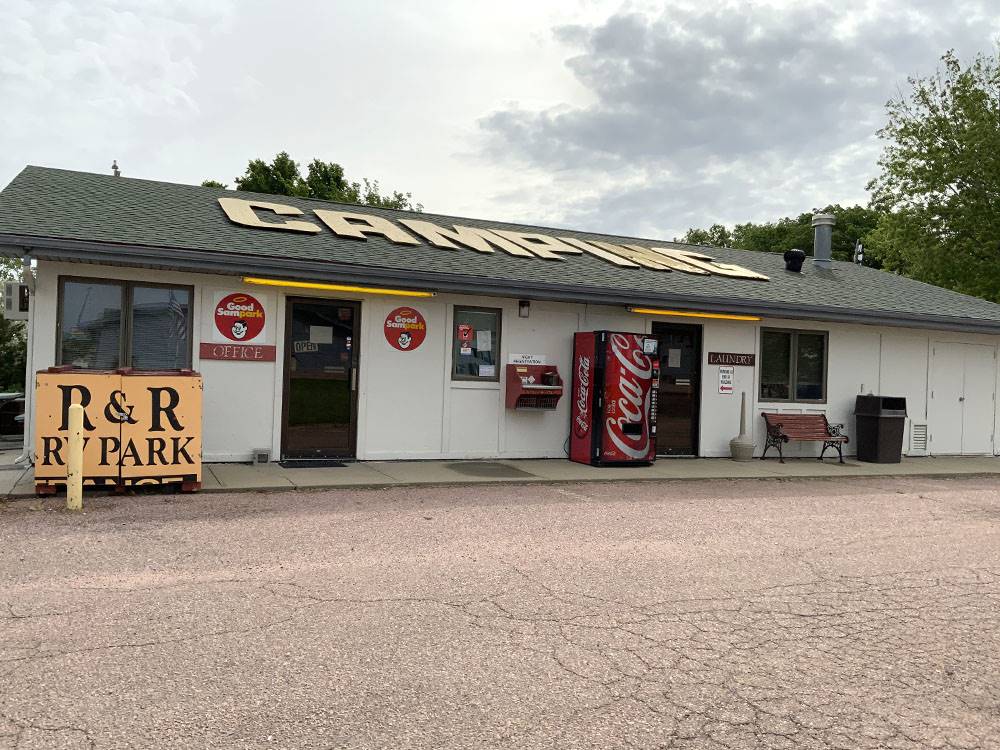 The front of the office building at R & R CAMPGROUND & RV PARK