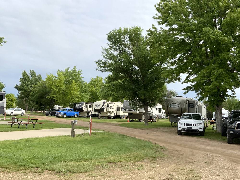 Paved & gravel sites at R & R Campground & RV Park