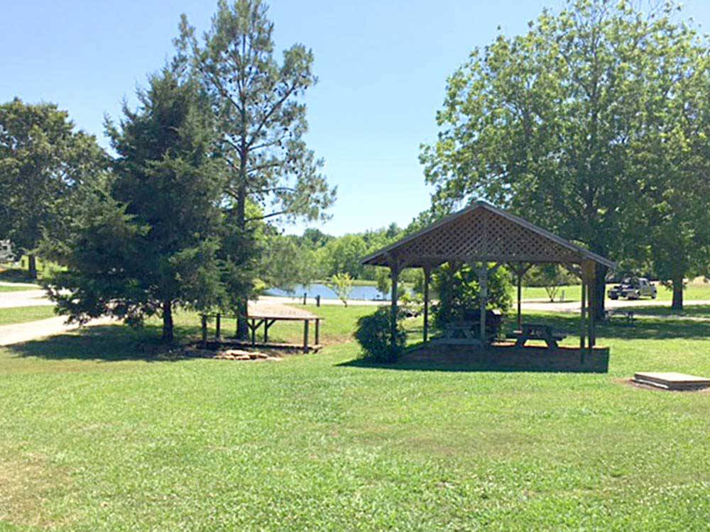 Picnic tables and lake view at NATCHEZ TRACE RV PARK