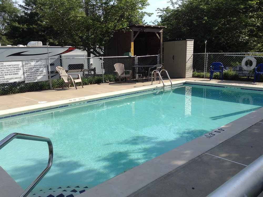The swimming pool area at L & D RV PARK