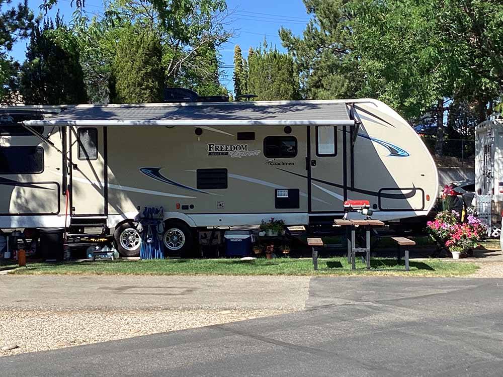 Trailer with slide out parked at MOUNTAIN VIEW RV PARK