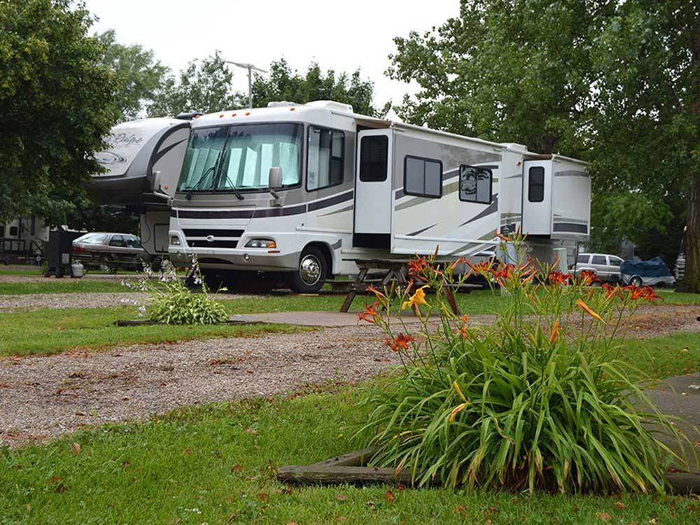 RV and trailer camping at INTERSTATE RV PARK