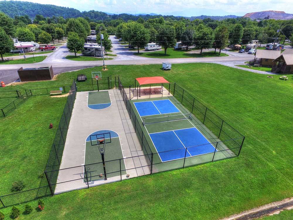 An aerial view of the pickleball courts at SUN OUTDOORS PIGEON FORGE