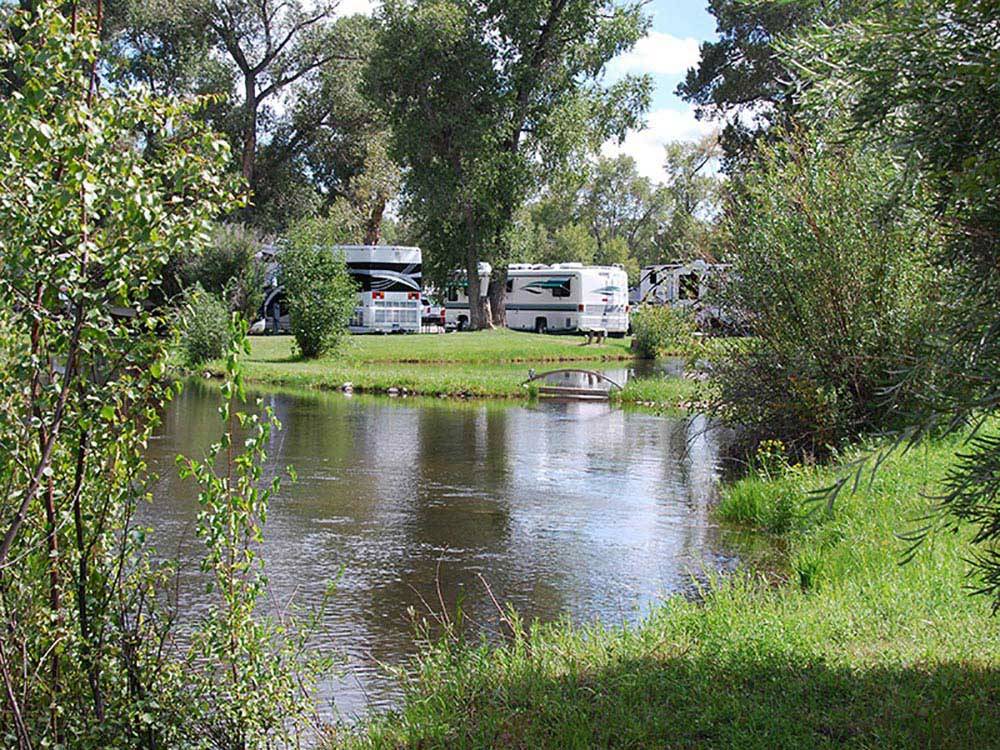 RVs and trailers camping on the water at OUTDOORSY BAYFIELD