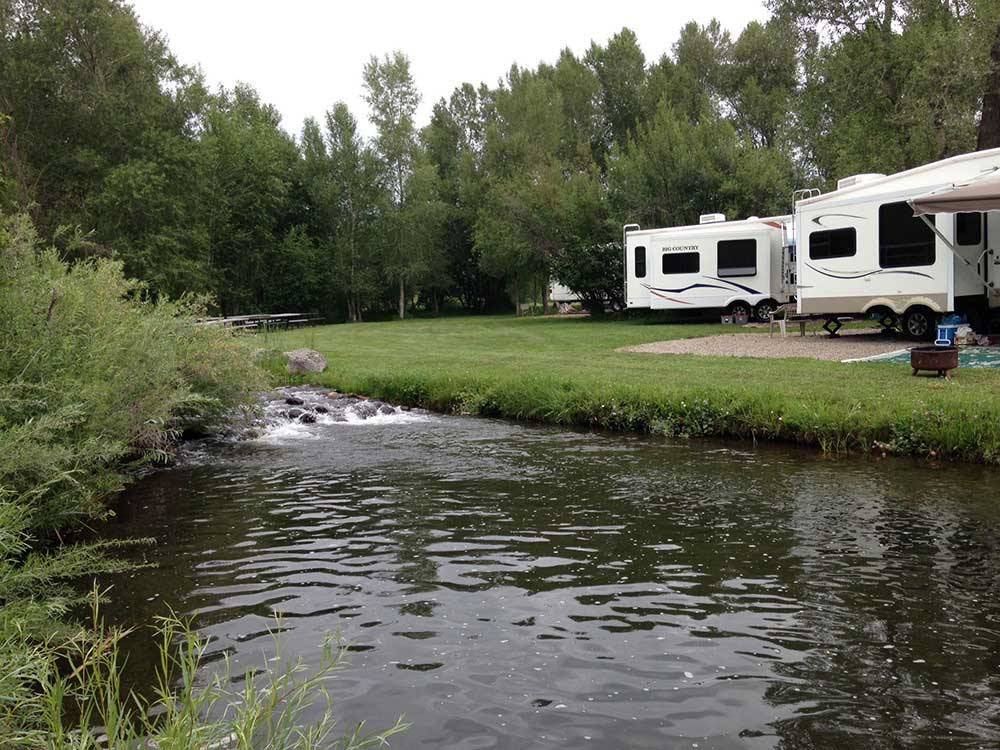 Trailers camping on the water at OUTDOORSY BAYFIELD