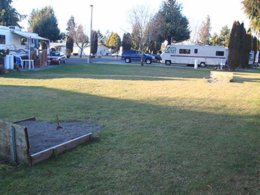 The grassy horseshoe pits at MIDWAY RV PARK