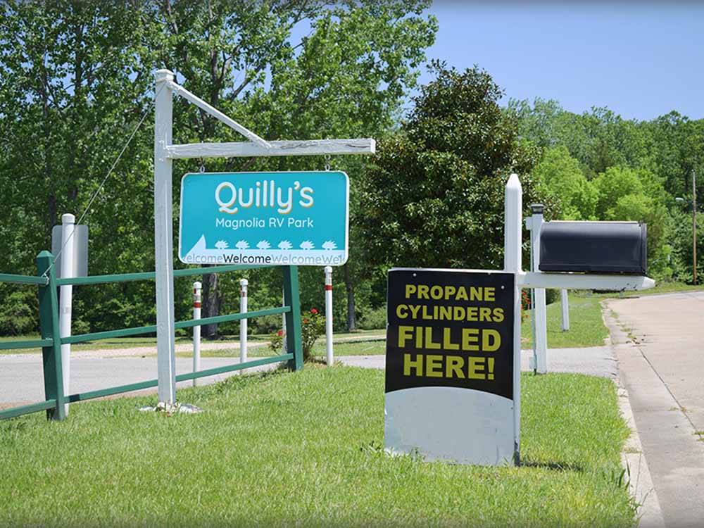 The front entrance sign at QUILLY'S MAGNOLIA RV PARK