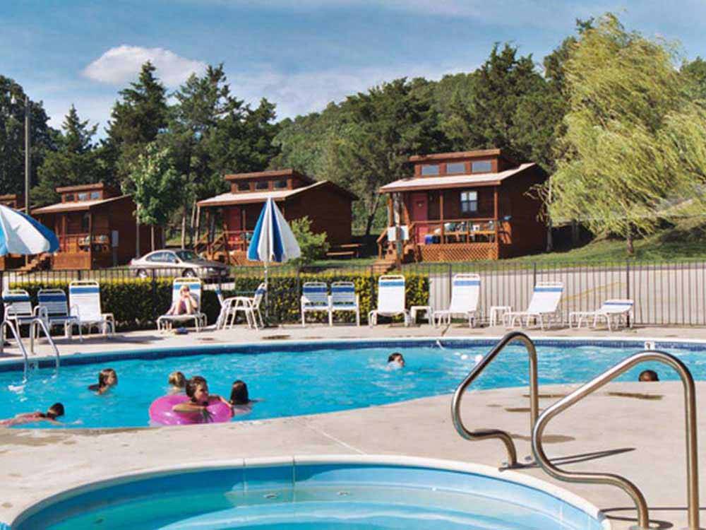 The hot tub and swimming pool at AMERICA'S BEST CAMPGROUND