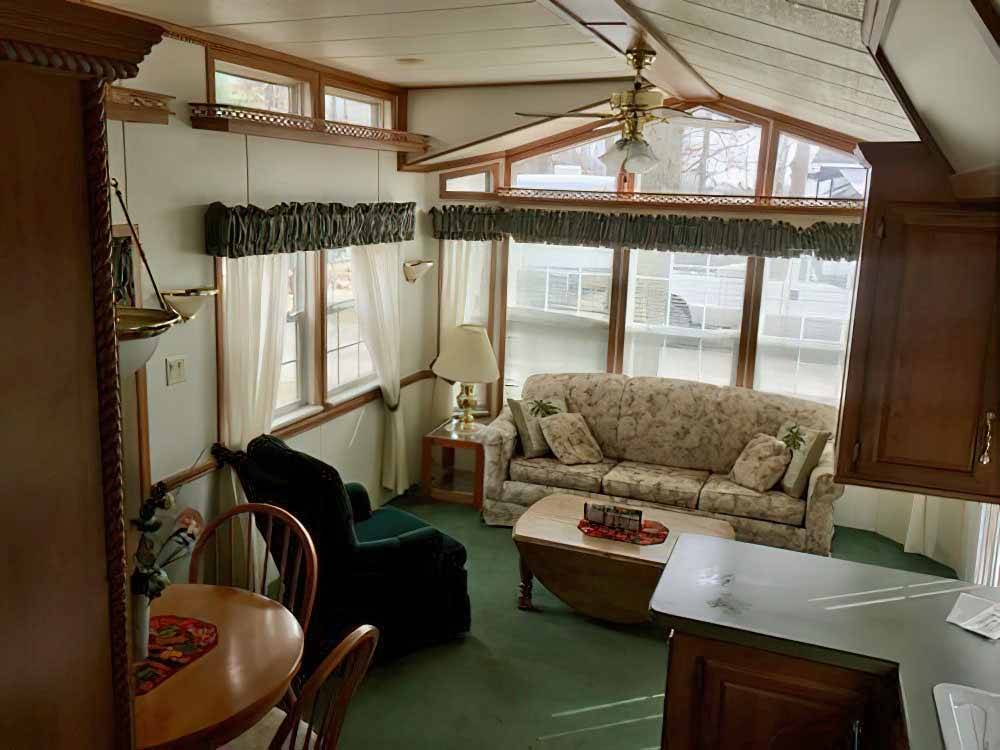 The living room in one of the rental cabins at BLUEGRASS CAMPGROUND