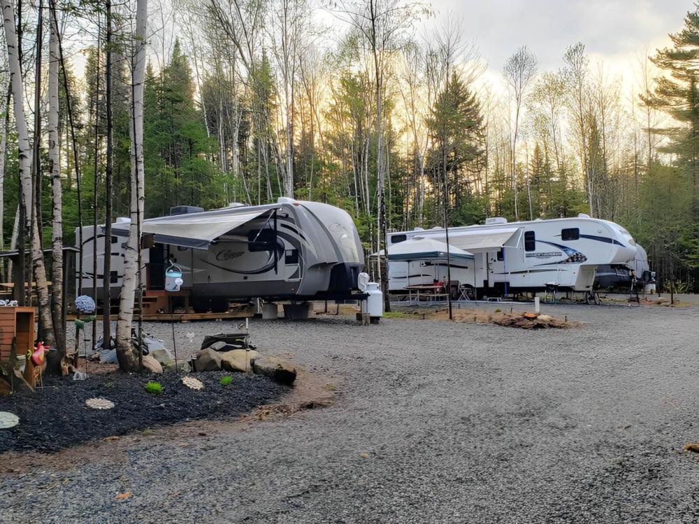 Parked trailers at site Spacious Skies Balsam Woods