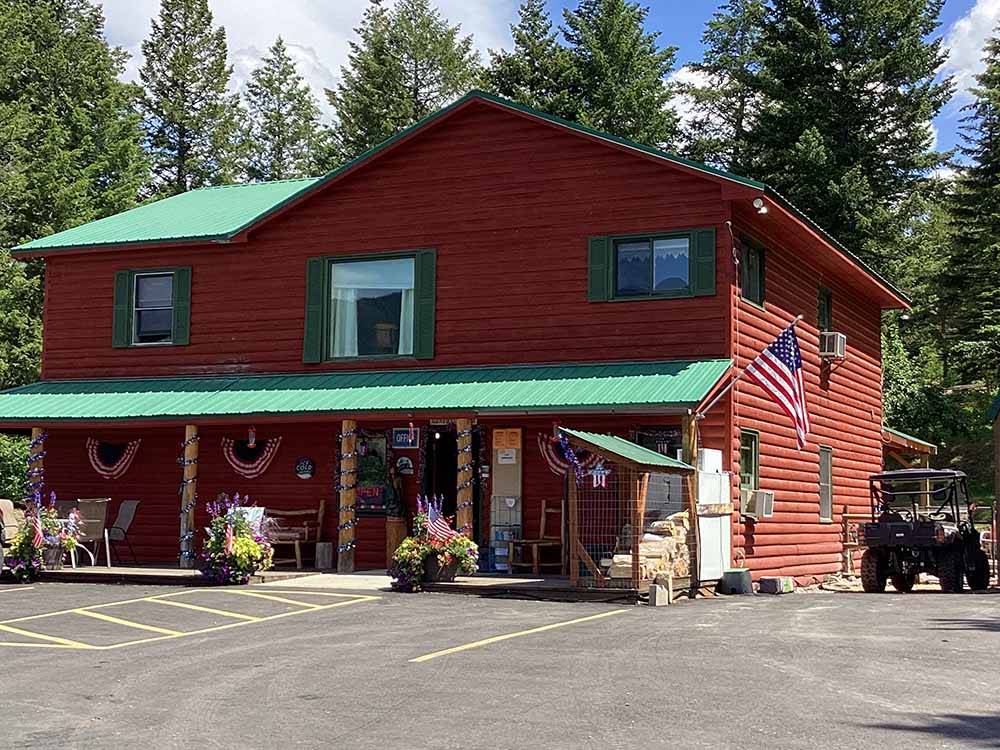 The rustic main building at MOUNTAIN MEADOW RV PARK & CABINS