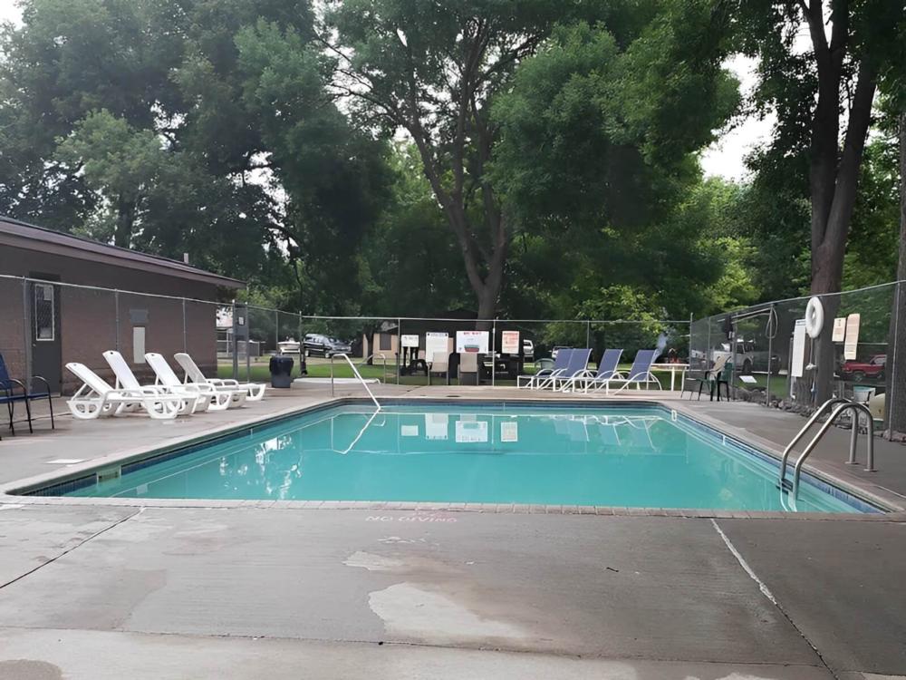 Pool at site Lakeshore RV Park