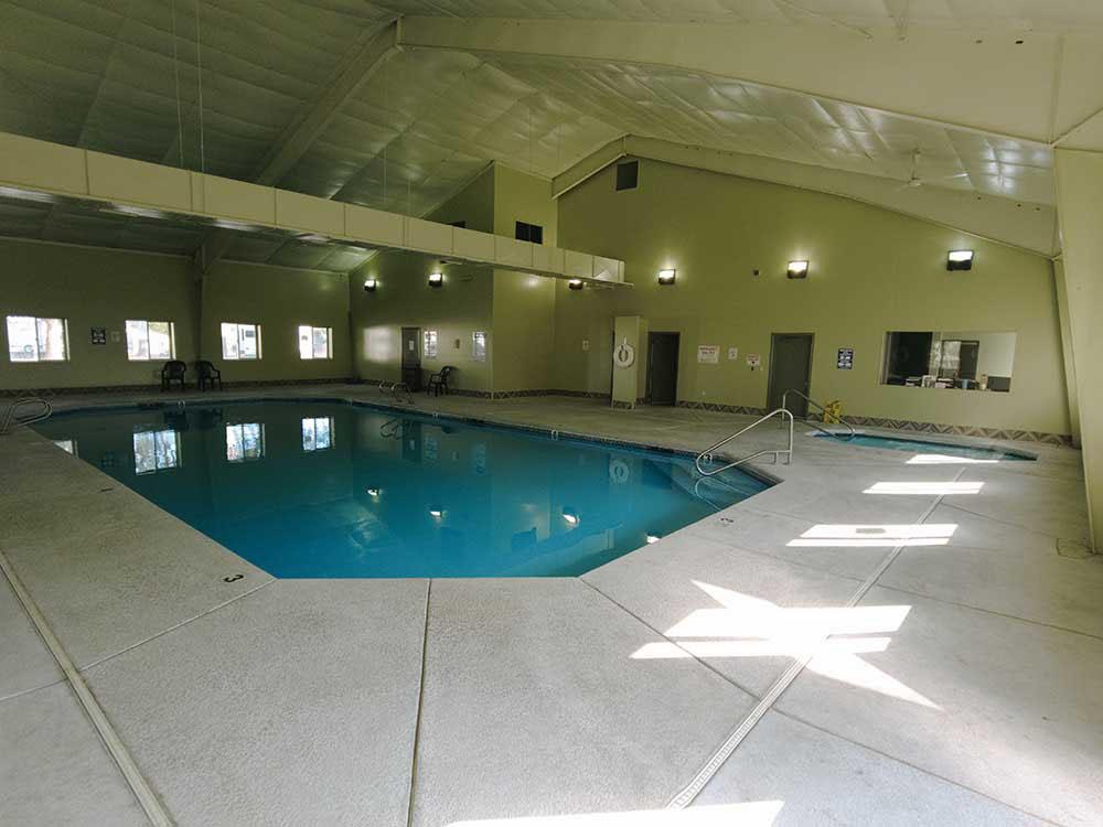 Indoor pool and hot tub at DRIFTWOOD RV PARK