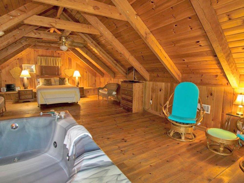 The bedroom view of the cabin rental at CREEKWOOD RESORT