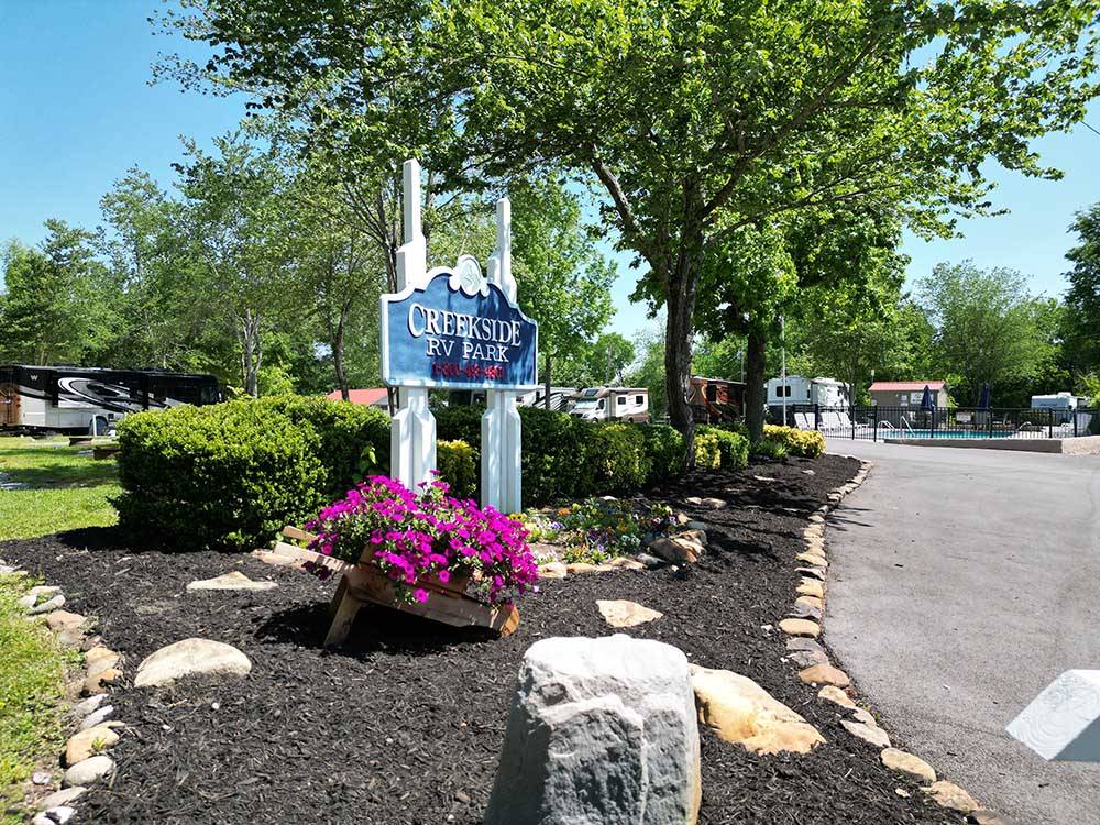 The beautifully landscaped entrance at CREEKSIDE RV PARK