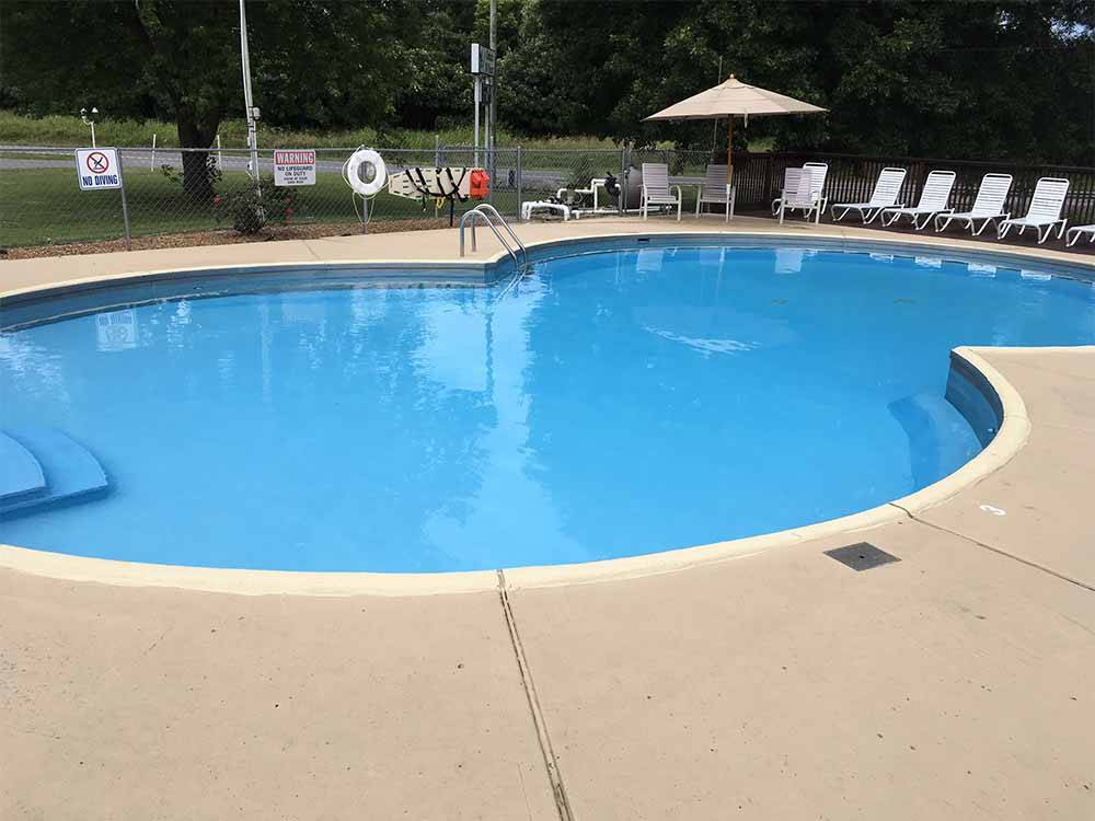 The clean pool with chairs at OUTBACK RV RESORT