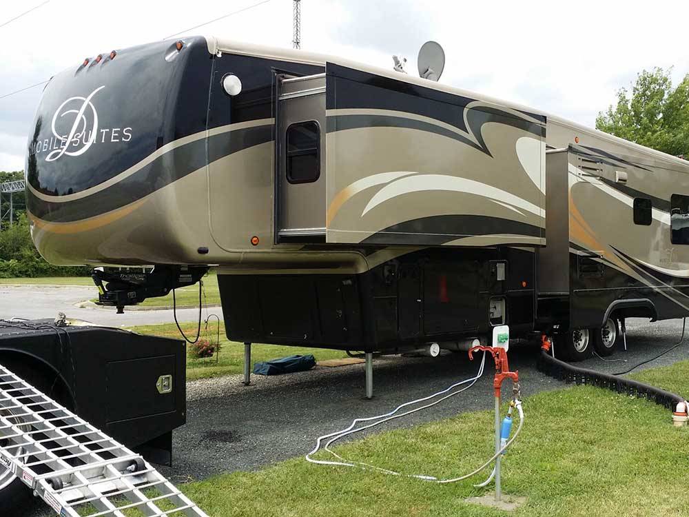 Fifth wheel trailer parked onsite at PARKVIEW RV PARK