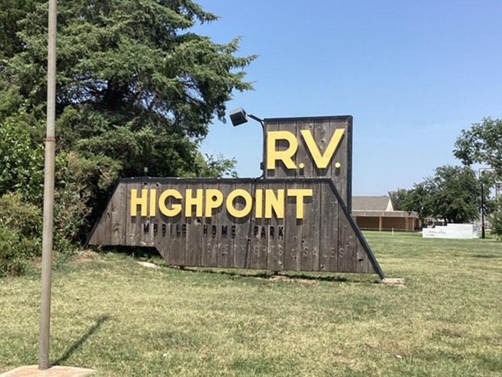 Entry sign at HIGH POINT MOBILE HOME & RV PARK