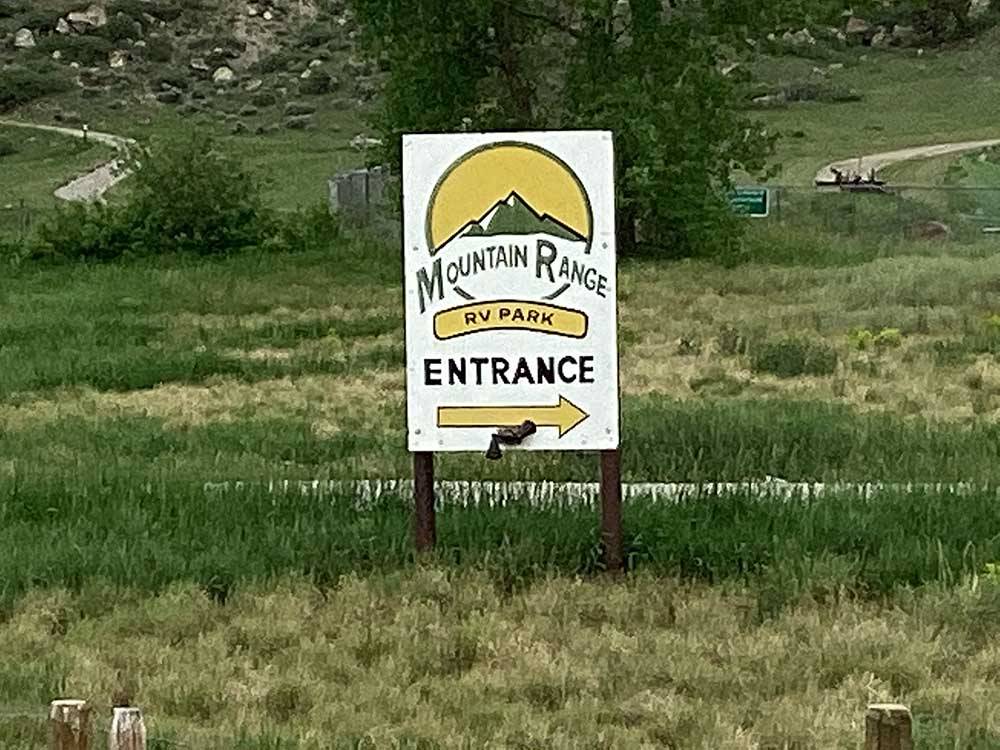 The front entrance sign at MOUNTAIN RANGE RV PARK