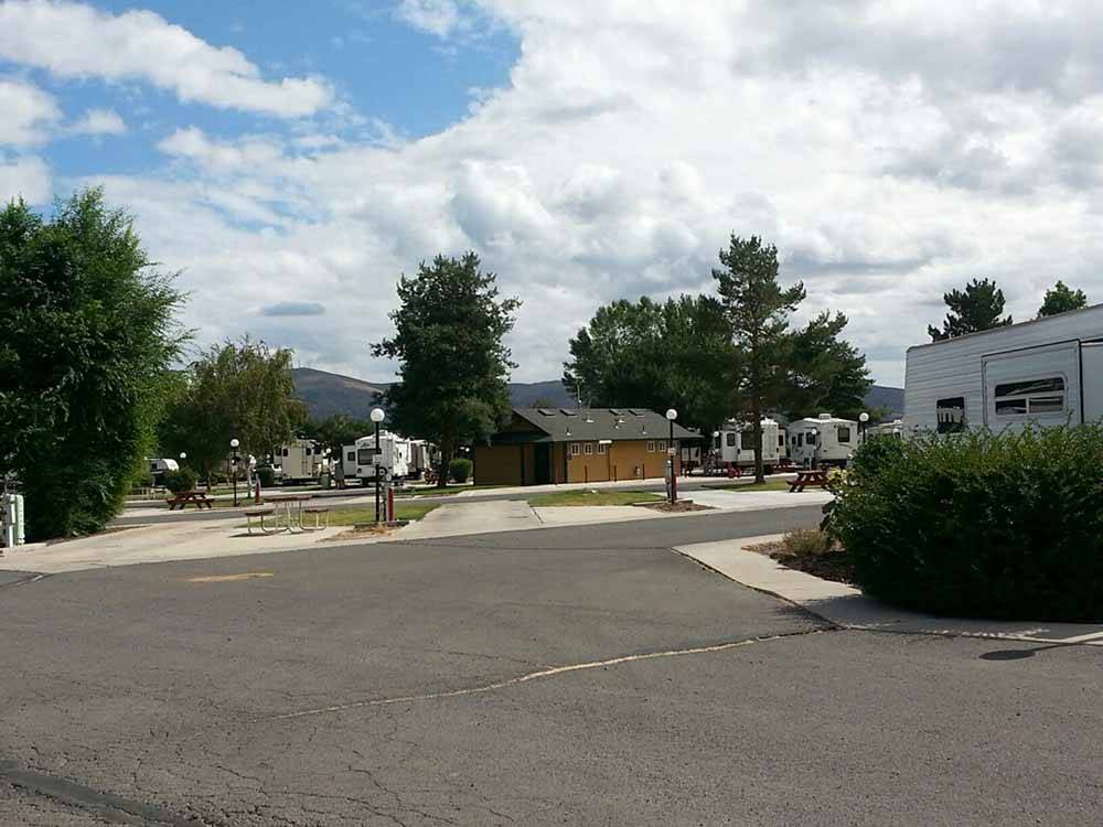 The front entrance driveway at SUSANVILLE RV PARK