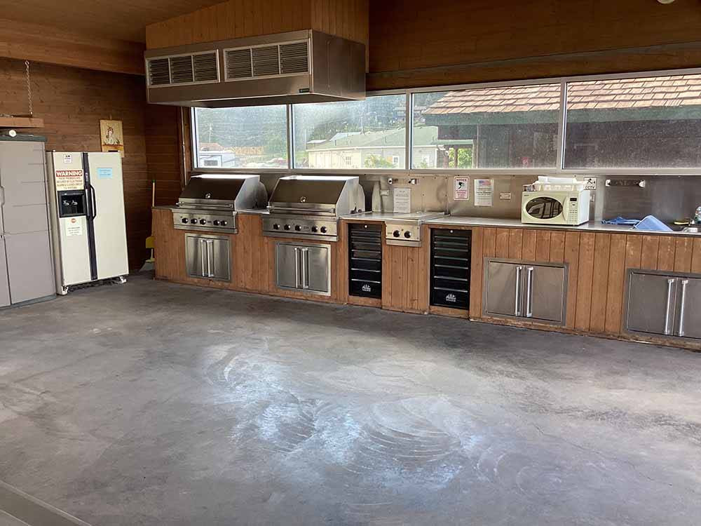 The communal kitchen area at FLATHEAD HARBOR RV, LUXURY CONDOS AND CABINS (FORMERLY EDGEWATER RESORT)