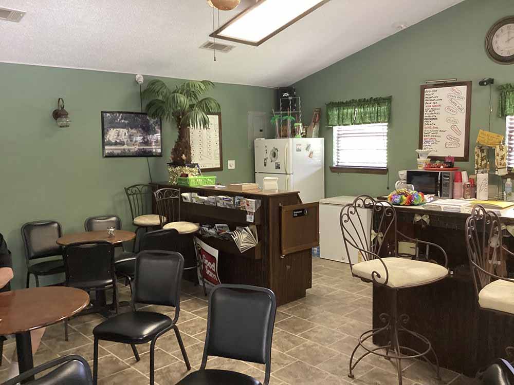  The kitchen area with tables and chairs at COUNTRY SIDE RV PARK