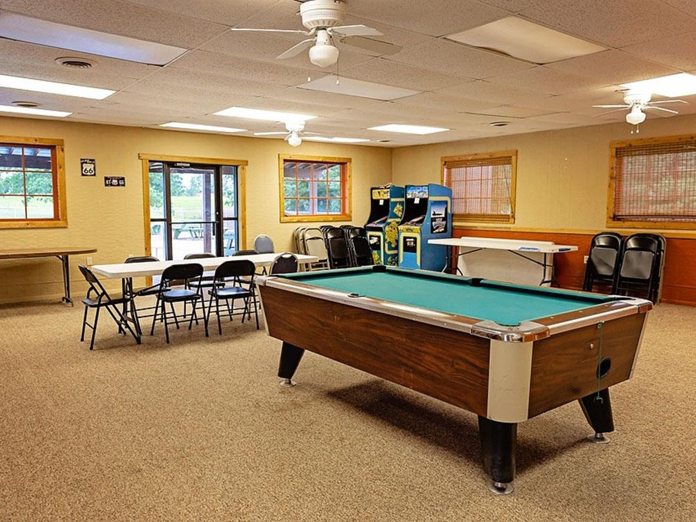 Pool table and arcade games at MISSOURI RV PARK