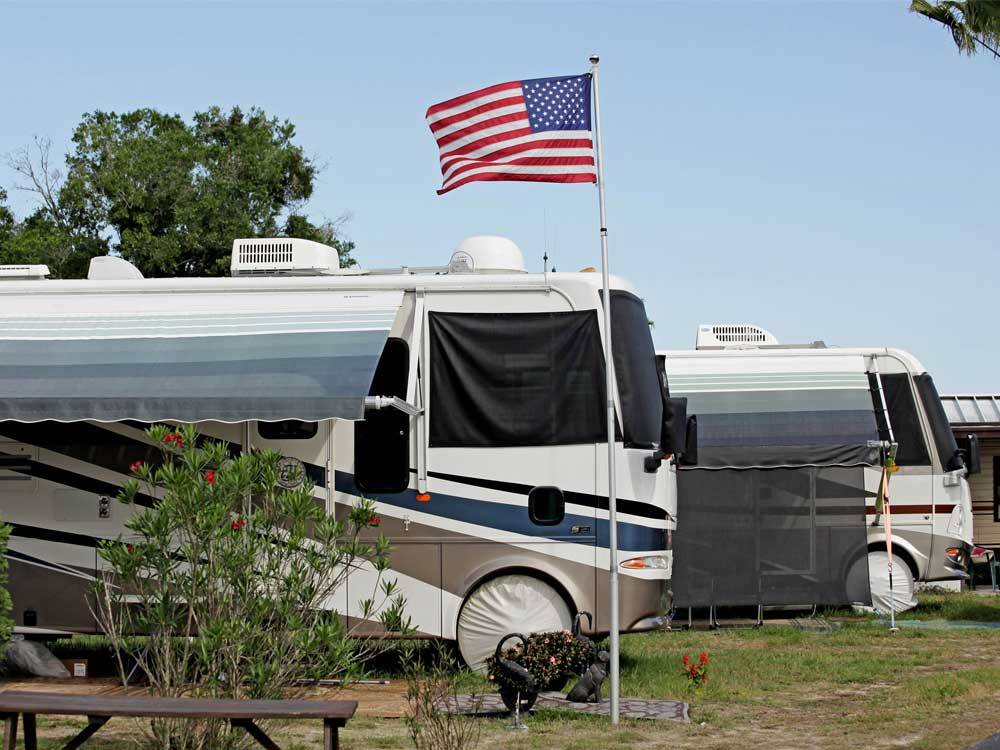 RVs camping at ENCORE BARRINGTON HILLS
