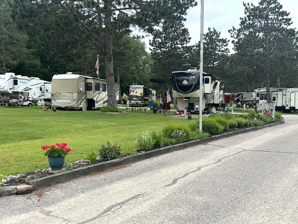 RVs lined up at COUNTRY ROADS MOTORHOME & RV PARK