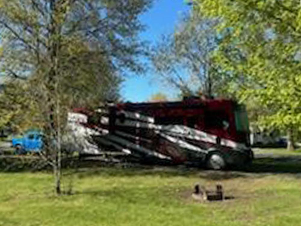 RV on the grass at ACES HIGH RV PARK AND RESORT