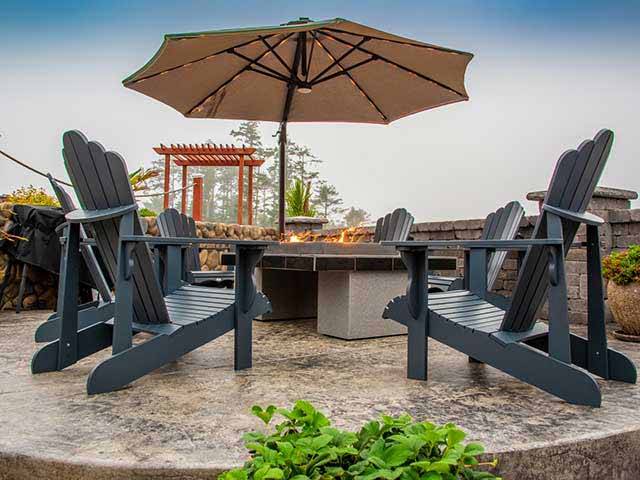 Many sites feature fire pits or fire tables for cozy gatherings if the Pacific fog rolls in.