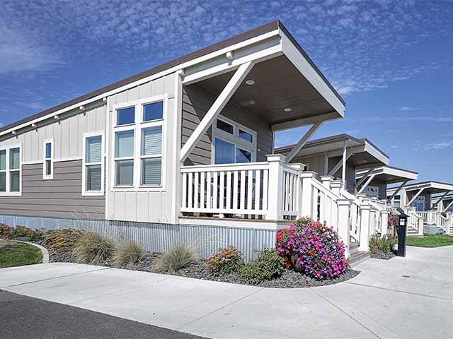  No RV needed! One and two-bedroom cottages are also available to Northern Quest RV Resort guests.