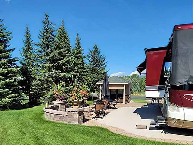  Individual RV sites are available for purchase or can be rented on a daily, weekly or monthly basis