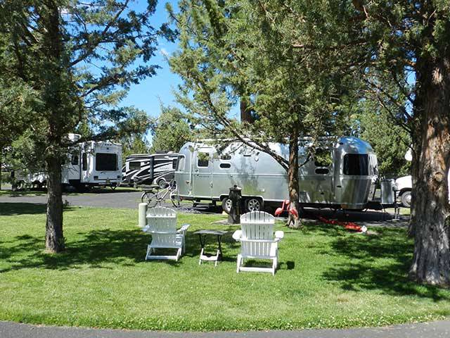 You'll never feel crowded at Bend/Sisters Garden sites. Spread out and enjoy the room.