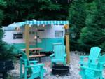 Vintage trailers and matching chairs - thumbnail