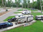 Parked trailers at site Spacious Skies Belle Ridge - thumbnail