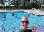 People at the pool - thumbnail