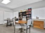 Seating area with book shelves at HARBOR VIEW ON THE BAY - thumbnail